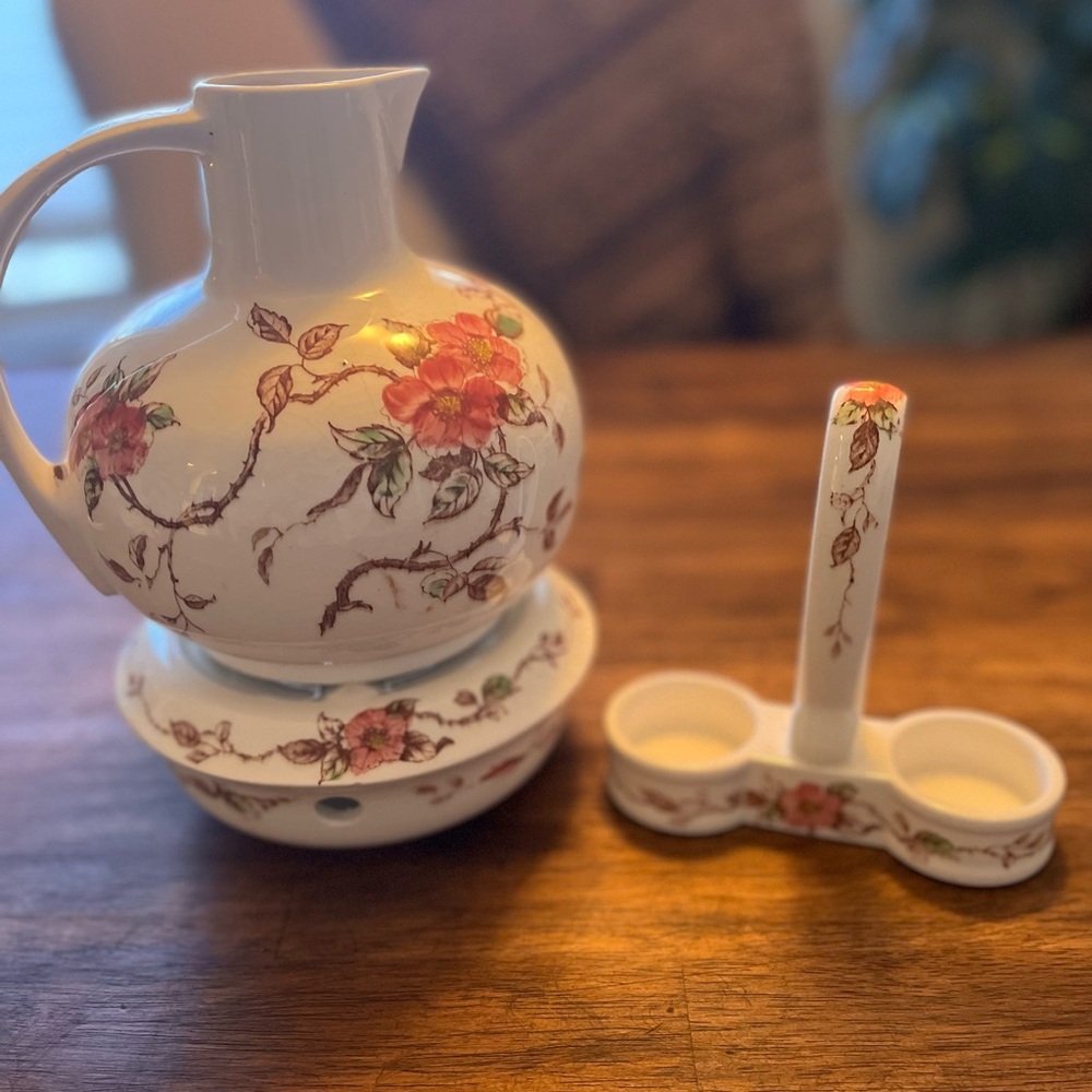 Vintage Nasco Springtime Coffee Tea Set Carafe Salt and Pepper Stand